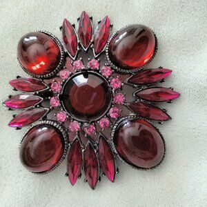 Brooch Red stones